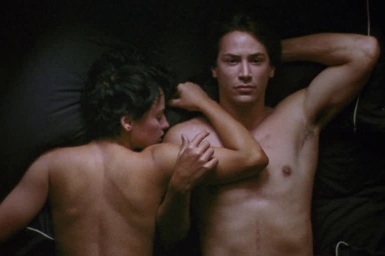 Lori Petty y Keanu Reeves en Point Break (Punto Límite), 1991