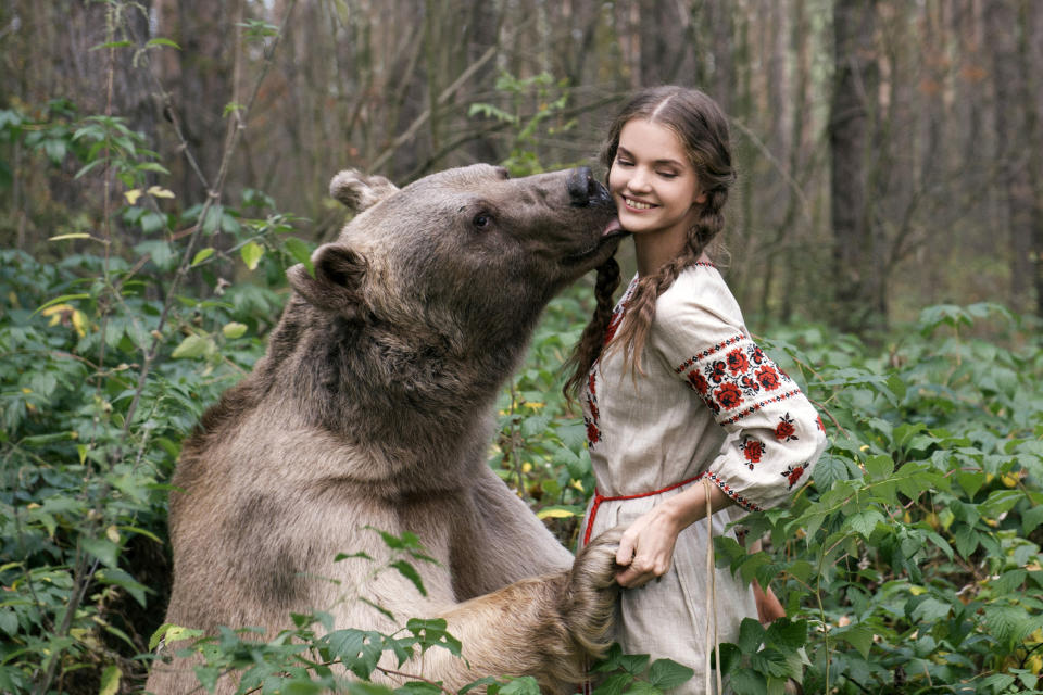 <p>Stepan, a 700-pound grizzly bear, was adopted by a Russian couple when he was just 3 months old. (Photo: Olga Barantseva/Caters News) </p>