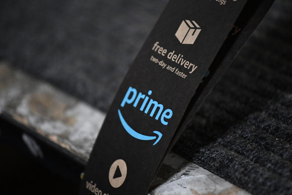 Un rollo de cinta adhesiva de Amazon Prime se ve en el centro de Amazon en Baltimore, Maryland, EE. UU., 30 de abril de 2019. REUTERS / Clodagh Kilcoyne