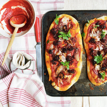 manchego red onion pizza
