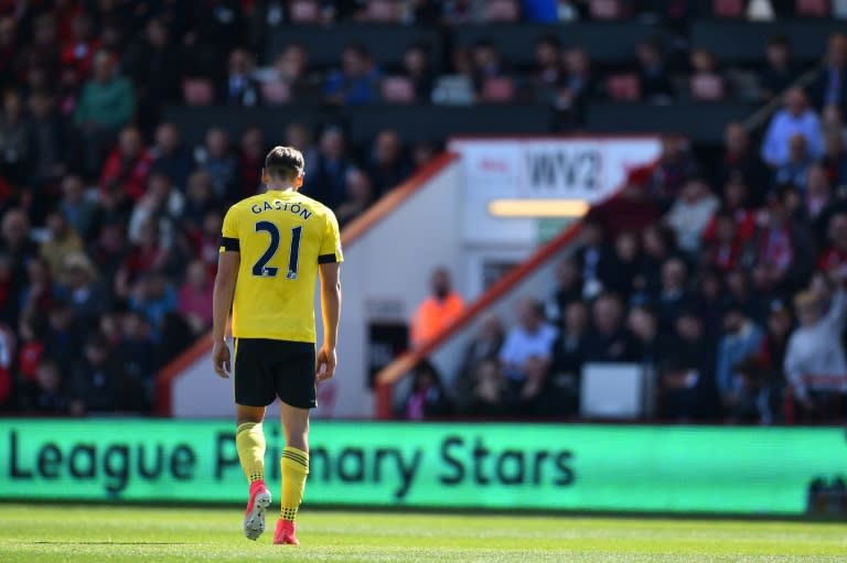 Middlesbrough's Gaston Ramírez leaves the pitch after receiving a red card during their English Premier League football match against Bournemouth at the Vitality Stadium in Bournemouth, southern England on April 22, 2017