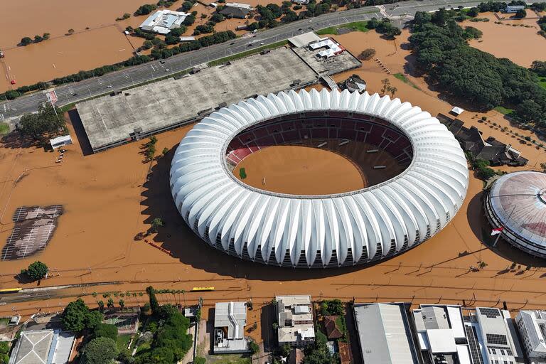 El estadio Beira Rio rodeado por agua debido a las inundaciones por la fuerte lluvia en Porto Alegre, en el estado de Rio Grande do Sul en Brasil el martes 7 de mayo del 2024. 