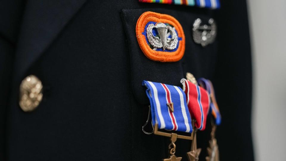 A member of the 160th Special Operations Aviation Regiment receives a Distinguished Flying Cross with valor device during a ceremony at Fort Campbell, Kentucky, on Feb. 16, 2023. (160th Special Operations Aviation Regiment/Army)