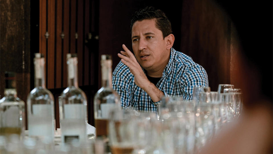 El Negocio master distiller Chava Rosales.