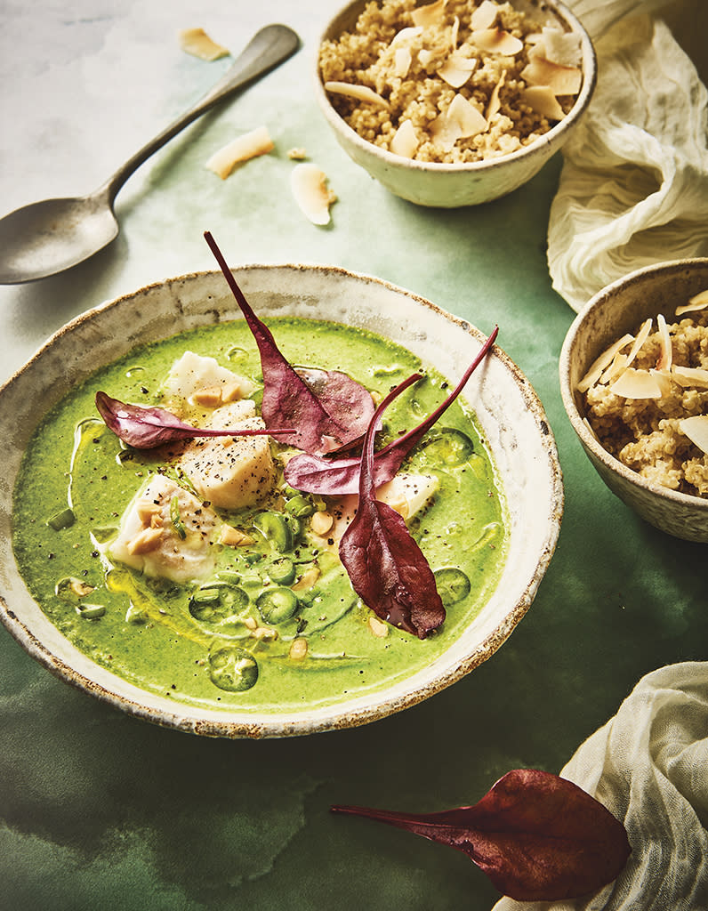 Velouté d'épinards, poisson blanc et cacahuètes, quinoa coco