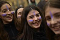 <p>La jornada se celebró sin incidentes reseñables, con un ambiente en general festivo en las diferentes manifestaciones por la tarde, donde se corearon consignas como <strong>“¡Aquí estamos las feministas!” o “¡La lucha será feminista o no será!”</strong>(AP Photo/Alvaro Barrientos) </p>