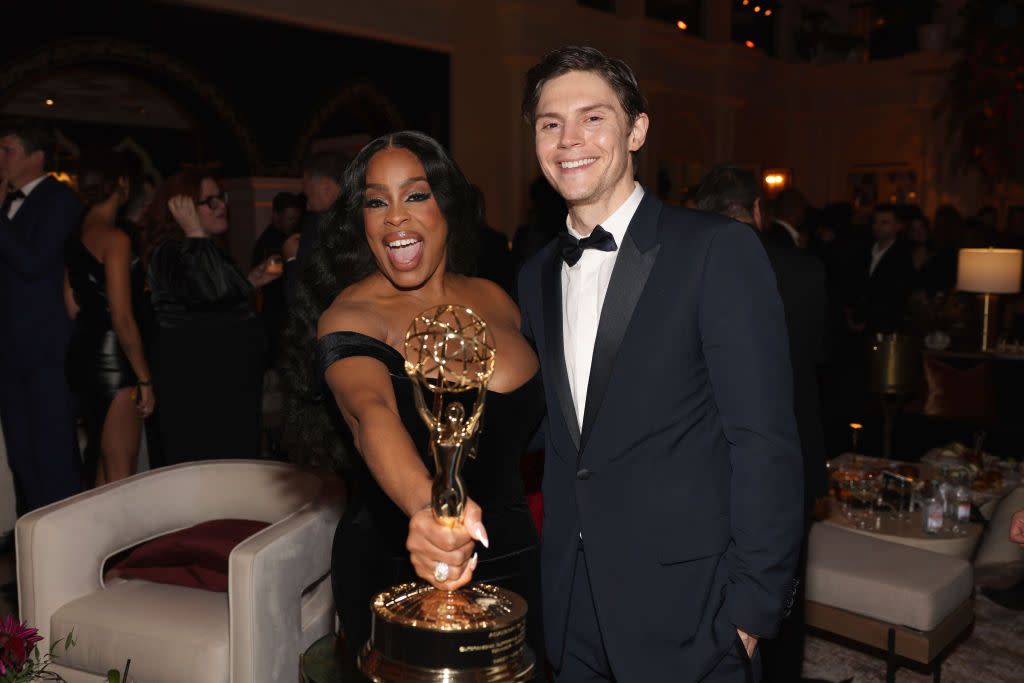 niecy nash and evan peters at 2024 netflix primetime emmys after party