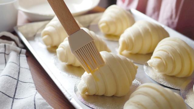 How To Clean a Sticky Pastry Brush