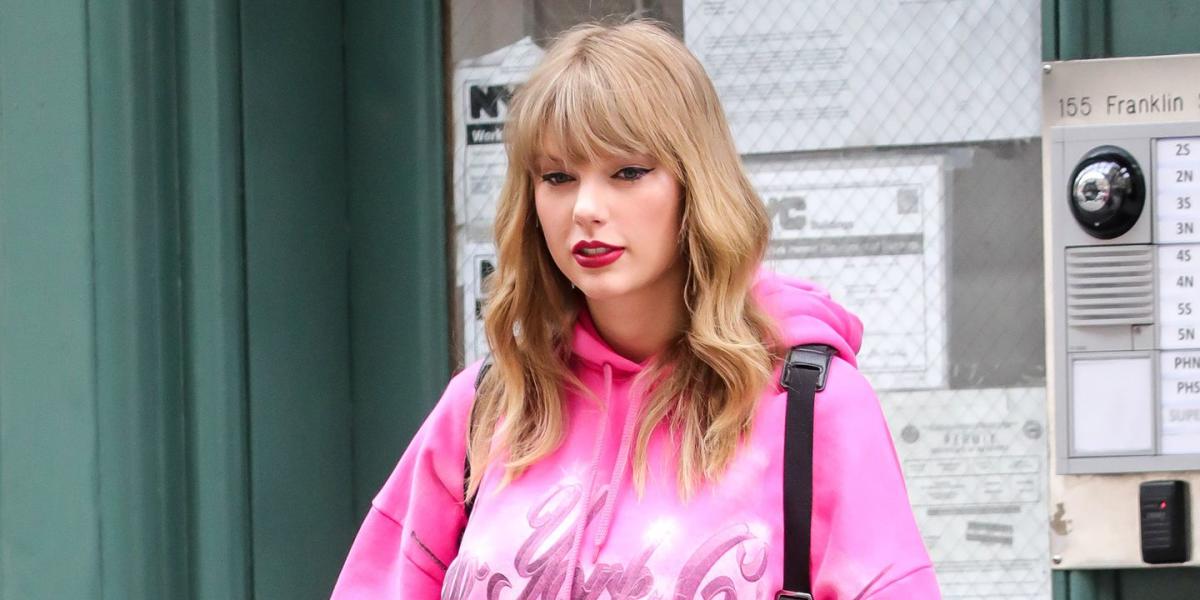 Taylor Swift Paid Nearly $3,000 to Look Like a N.Y.C. Tourist