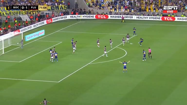 El momento del golazo de Advíncula para el 1-1 de Boca ante Fluminense