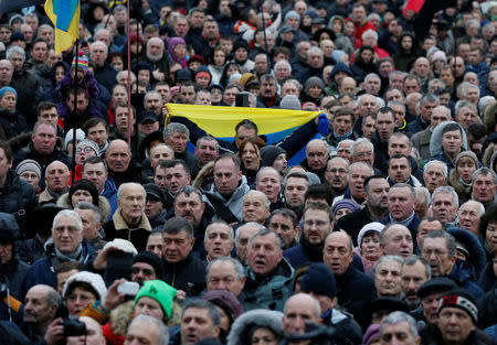 Supporters of former Georgian President Mikheil Saakashvili sing national anthem during a rally in central Kiev, Ukraine December 10, 2017. REUTERS/Gleb Garanich