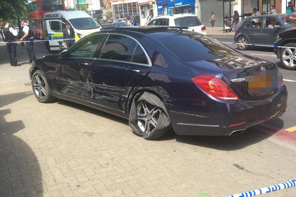 Stoke Newington: Large knife seized and two arrested after police chase: @999London