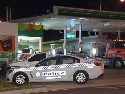 <p>Attendant injured in Adelaide Hills knifepoint robbery</p>