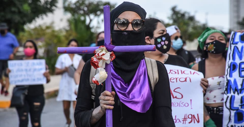 Mujeres protestaron a cinco meses de la represión policial del 9N para exigir atención y acciones en contra de los responsables. Así como, justicia por las vicitmas de feminicidio recientes.