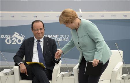 German Chancellor Angela Merkel (R) and French President Francois Hollande attend a meeting with business leaders in St.Petersburg September 6, 2013. REUTERS/Alexei Filippov/RIA Novosti/Pool