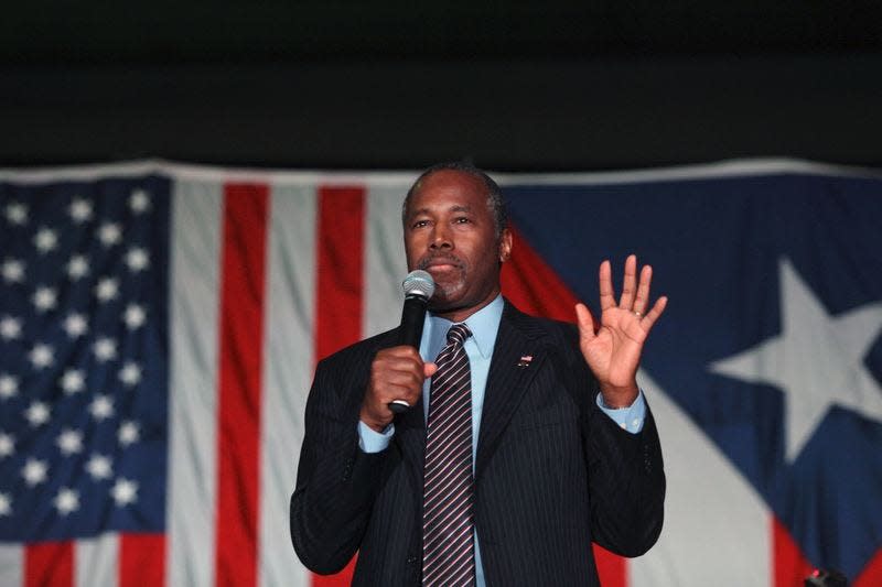 U.S. Republican presidential candidate Ben Carson gives a speech at a 'Building the New Puerto Rico' event in Fajardo, Puerto Rico, November 8, 2015. REUTERS/Alvin Baez 