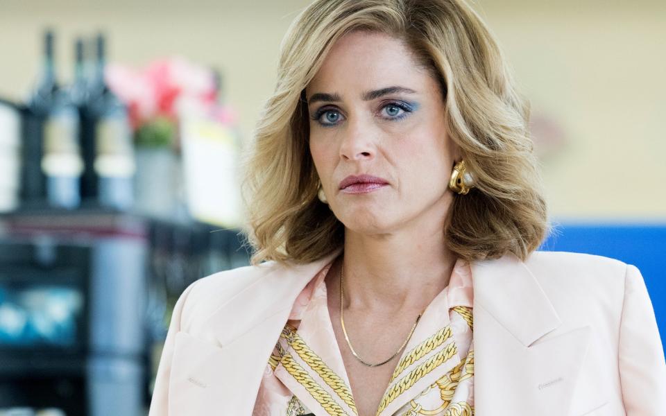 Amanda Peet as Betty Broderick - Netflix