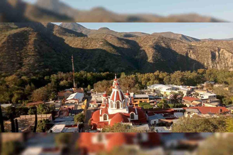 Vista panorámica del pueblo de Xichú. 