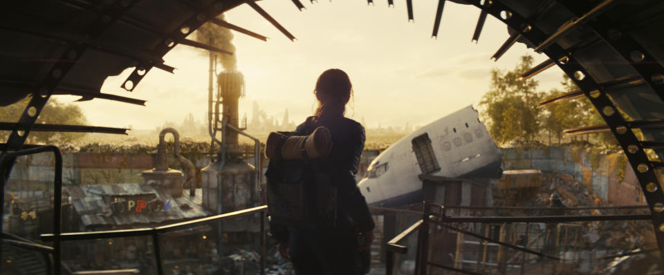 En esta imagen proporcionada por Prime Video, Ella Purnell en una escena de "Fallout". (Prime Video via AP)