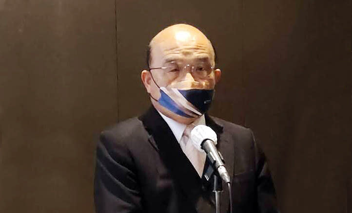 行政院長蘇貞昌19日受訪時表示，他跟桃園市長鄭文燦對兩岸論述並沒有不同調，講的都是全力維護台灣民主。(資料照/王韋婷攝)