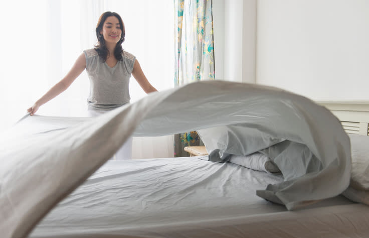 Con algunos sencillos trucos, podrías dormir mucho mejor por las noches. – Foto: Tetra Images/Getty Images