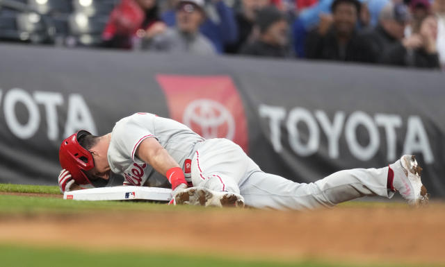 Harper's 8th-inning double breaks tie, Phillies rally past Gomber