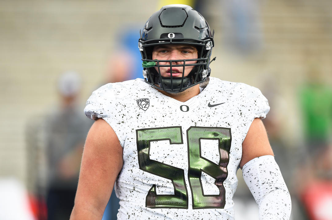 PASADENA, CA - OCTOBER 23: Oregon Ducks offensive lineman Jackson Powers-Johnson (58) warms up before a college football game between the Oregon Ducks and the UCLA Bruins played on October 23, 2021 at the Rose Bowl in Pasadena, CA. (Photo by Brian Rothmuller/Icon Sportswire via Getty Images)
