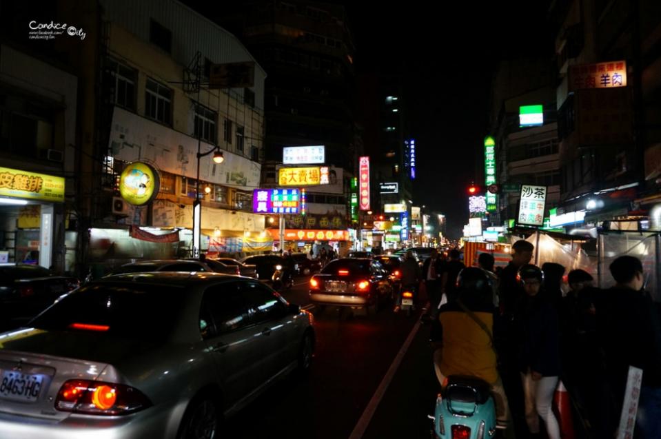 《台中》中華路夜市美食吃透透牛乳大王 潭子臭豆腐 蘇記筒仔米糕 炒牛肉 林家烤肉