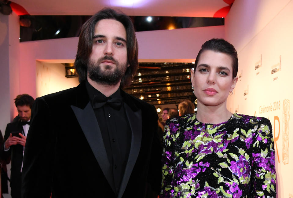 <p>Carlota Casiraghi y Dimitri Rassam se darán el ‘sí, quiero’ el próximo verano, tal y como adelantó ‘¡HOLA!’ la semana pasada en exclusiva. A partir de ahora, se irán desvelando más detalles sobre esta boda real que, según la misma revista, podría no tener lugar en Mónaco sino en la isla italiana de Pantelleria. A la hija de la princesa Carolina de Mónaco la conocemos de sobra, pero, ¿quién es el hombre que ha conquistado su corazón? (Foto: Gtres). </p>