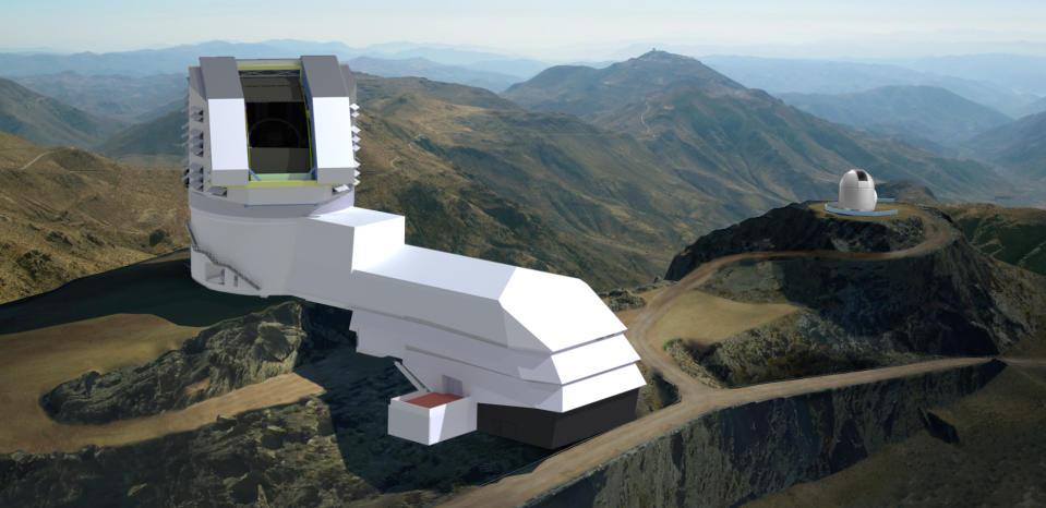 Μια ψηφιακή εικόνα ενός λευκού κτιρίου με ένα τηλεσκόπιο χρωμίου στην κορυφή ενός χλοώδη λόφου.  Υπάρχει επίσης ένα μικρότερο παρατηρητήριο με λευκό τρούλο σε χαμηλότερο λόφο στο βάθος.