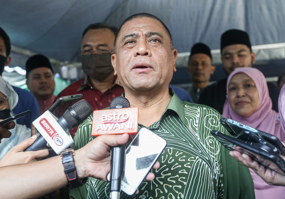 Perak Mentri Datuk Seri Saarani Mohamad speaks to the press at the State Forestry Department’s Hari Raya celebration at Eco Rimba Park, Kledang Saiong, Meru in Ipoh, May 18, 2022. — Picture by Farhan Najib