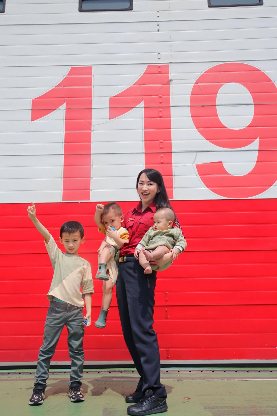 消防員三寶媽洪修琳：比起救災、滅火，當媽媽才是最大挑戰！
