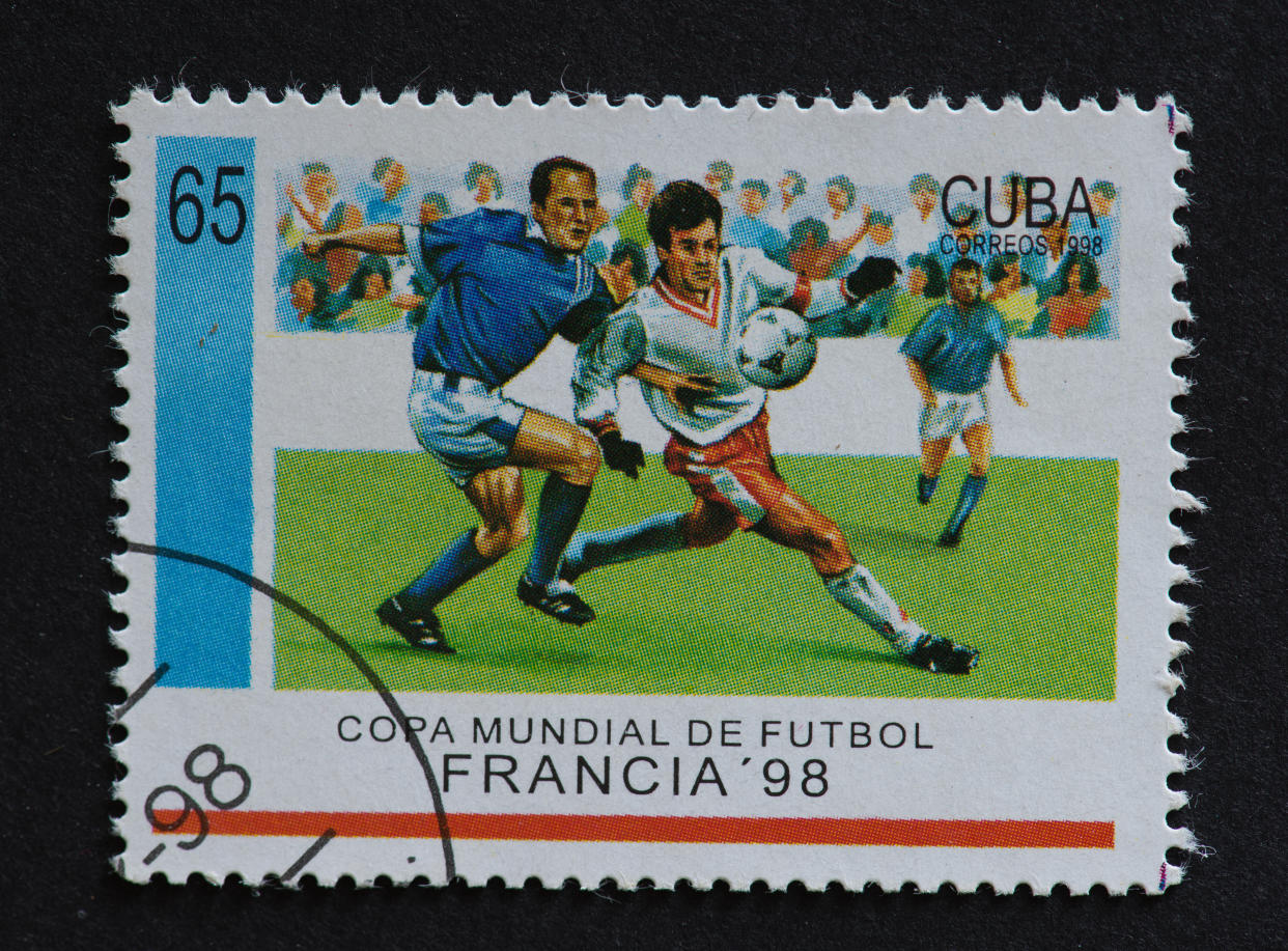 Copa del mundo de fútbol de 1998 en Francia, sello conmemorativo de la colección de sellos vintage/Getty Images