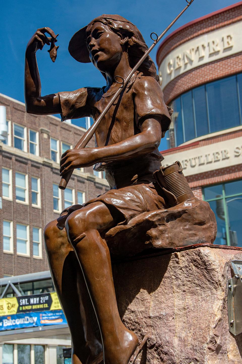 Day's Catch by Bobbie Carlyle. Sioux Falls SculptureWalk 2022.