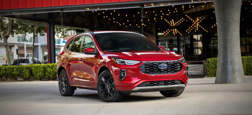 2023 Ford Escape ST-Line Elite_Rapid Red_01.jpeg