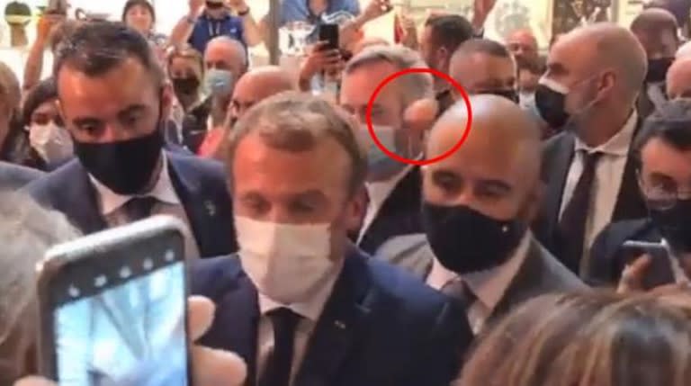 El presidente francés Emmanuel Macron fue golpeado con un huevo