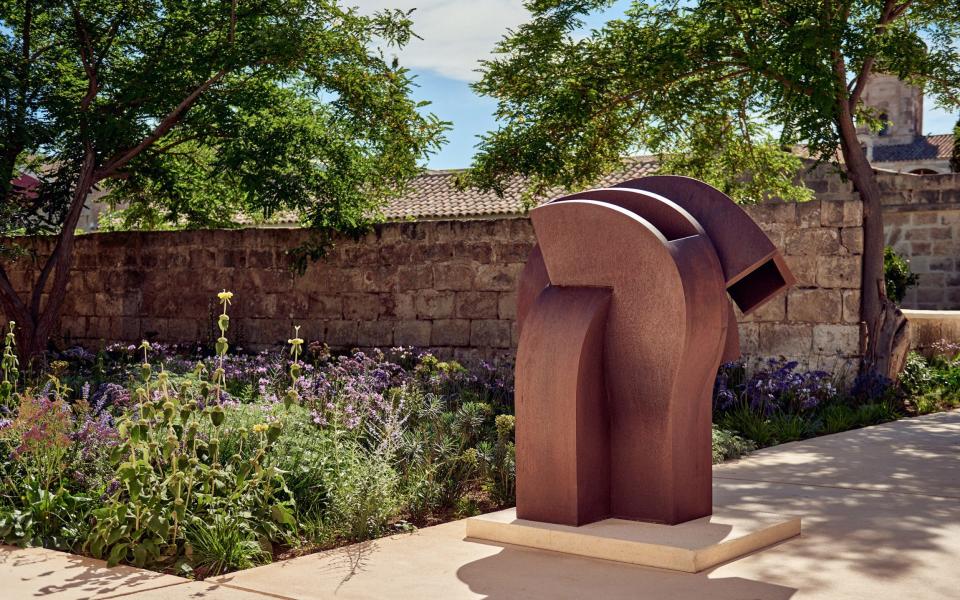 A sculpture at Hauser & Wirth - ZabalagaLeku. San Sebastián, VEGAP, 2023. Photo: Daniel Schaefer