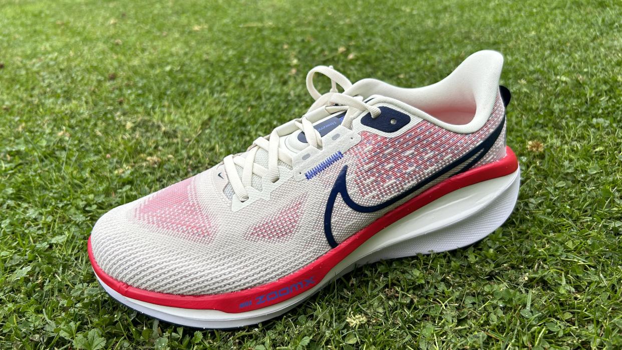  Nike Vomero 17 running shoe 