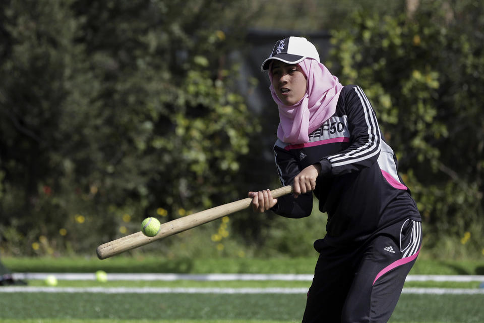 Palestinian women try to bring baseball to Gaza