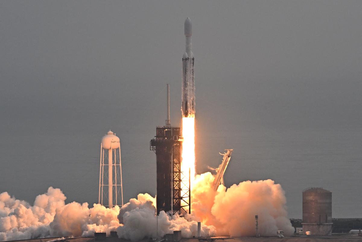 SpaceX launches two rockets—three hours apart—to close out a record year