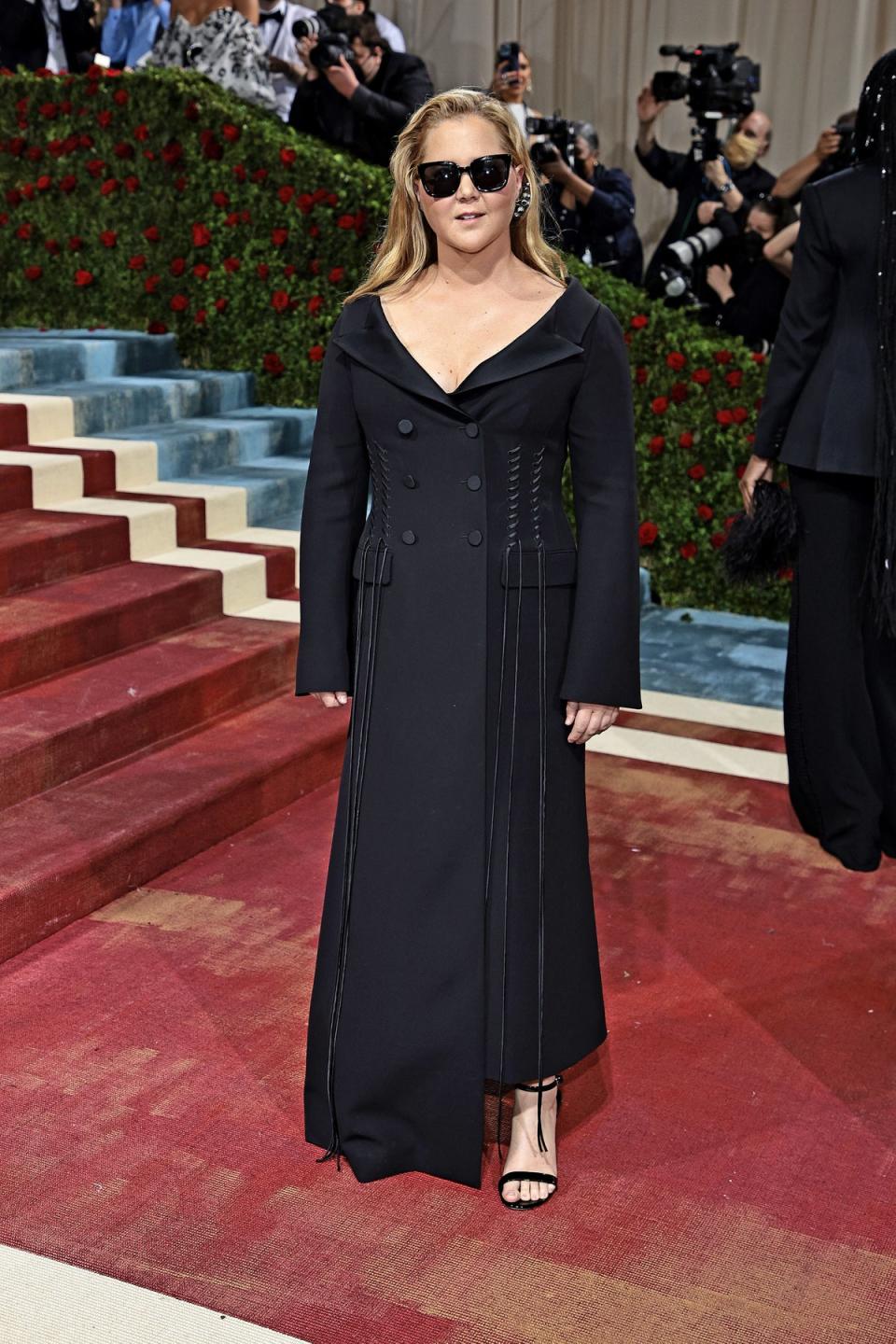 Amy Schumer in a Gabriela Hearst over coat for the 2022 Met Gala (Getty Images for The Met Museum/)