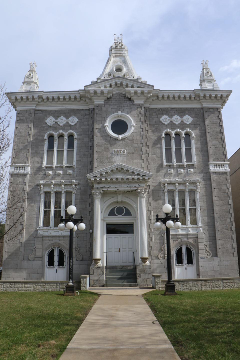 The limestone Schoharie County Courthouse, built in 1870, was the scene of the 1930 shooting of Sheriff Henry Steadman and the 1931 trial of Herbert Johnson.