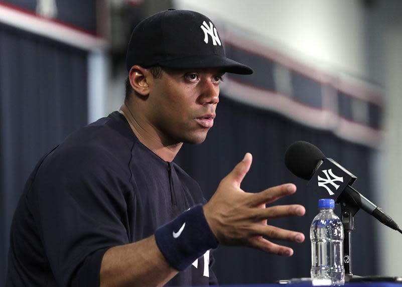 Russell Wilson takes grounders as a Yankee, says he hopes to use baseball  to help his football career