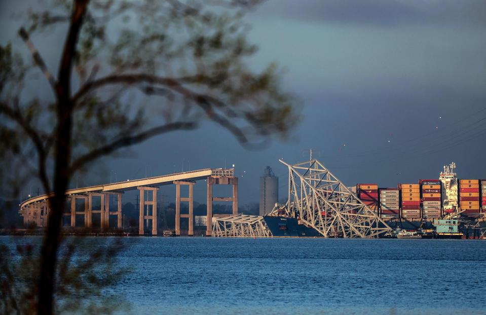 Image:Salvage personal work to clear debris from the Francis Scott Key Bridge on April 4, 2024 in Baltimore. (Kevin Dietsch / Getty Images)