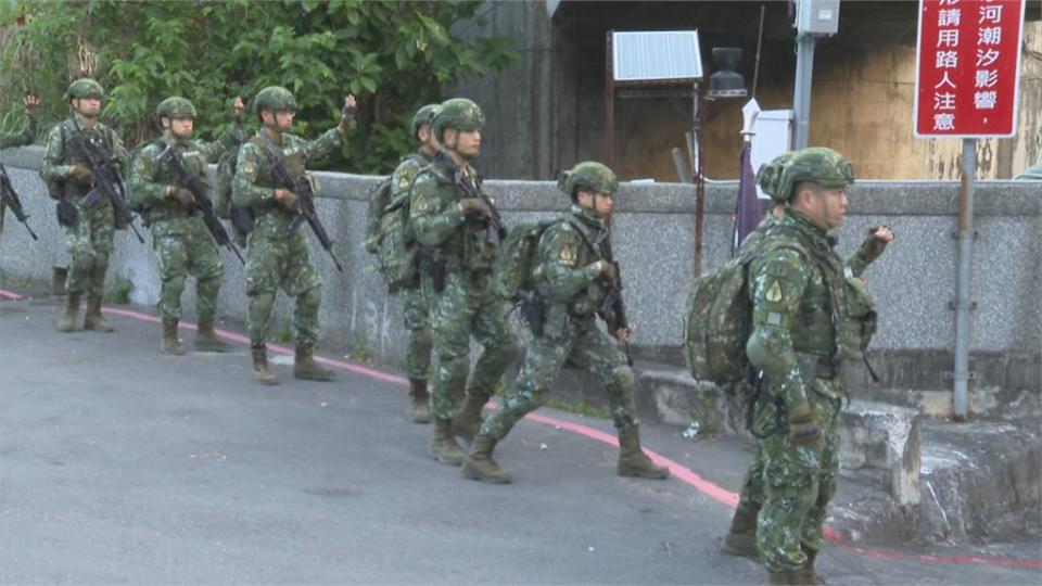 陸特戰21天行軍500公里 全副武裝現蹤淡水街頭