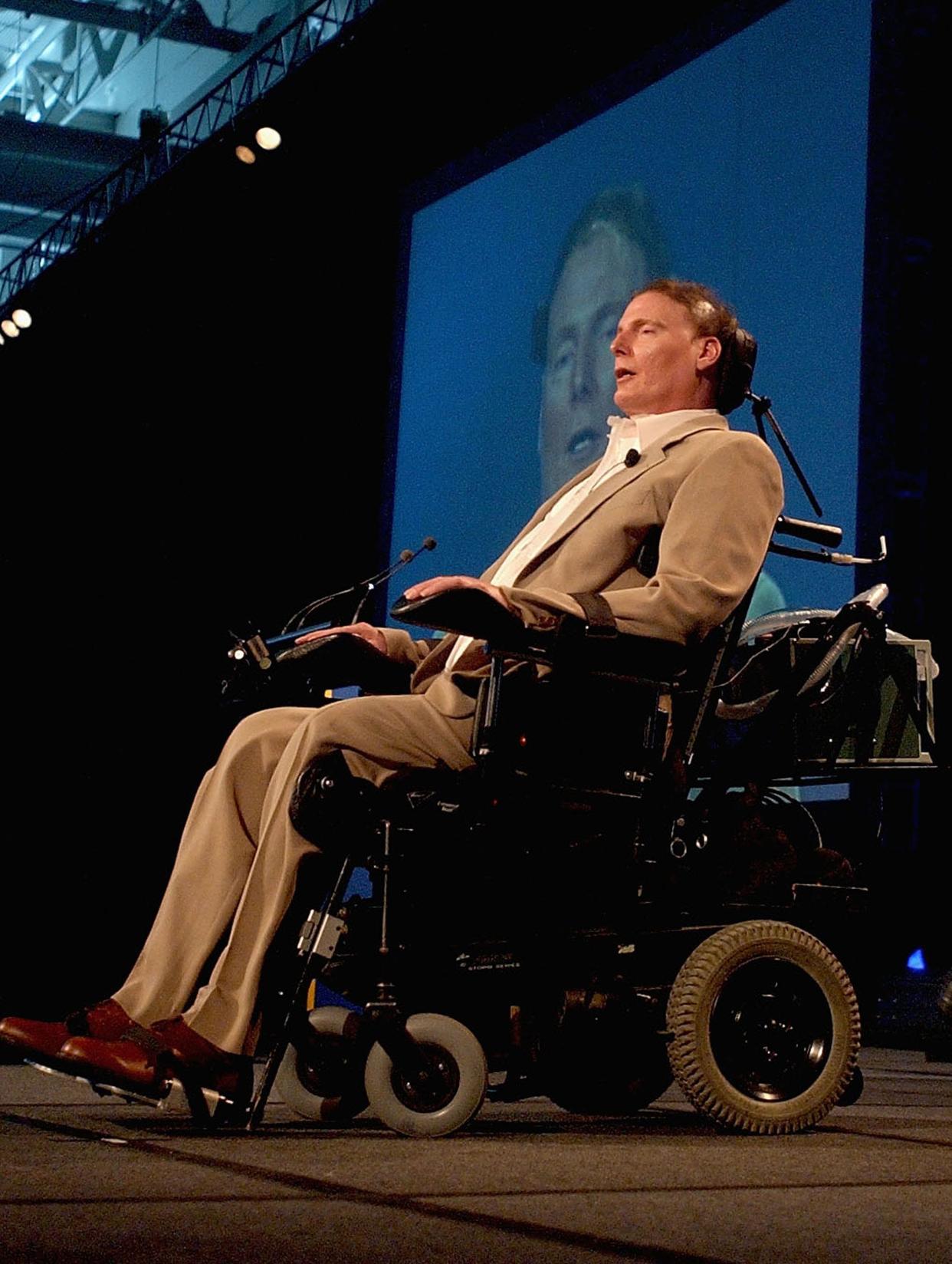 Actor Christopher Reeve speaks at the Making Connections Forum on Spinal Cord injury and Conditions, January 27, 2003 at the Sydney Convention Centre in Sydney, Australia.