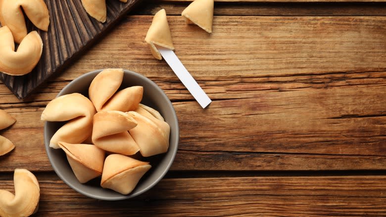 Fortune cookies in bowl