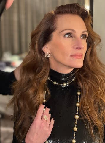 <p>Serge Normant</p> Julia Roberts getting her hair done by Serge Normant and makeup done by Genevieve Herr.