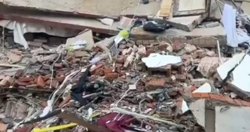 中國長沙一棟建築倒塌，造成多人受傷失聯。（圖／翻攝自微博）