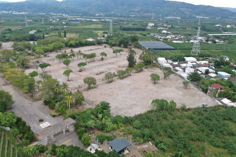 逾9公頃台東太平榮家將建樂齡園區（1） 台東太平榮家逾9公頃土地將建造為樂齡健康長照園 區，28日由得標的台東基督教醫院與國有財產署、台 東縣政府3方代表簽約。 （台東縣政府提供） 中央社記者盧太城台東傳真  113年3月28日 